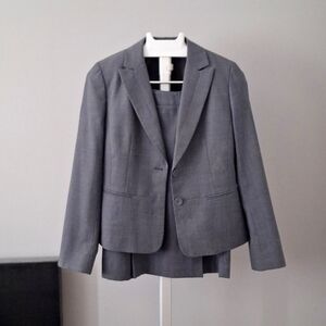 Women's dress suit